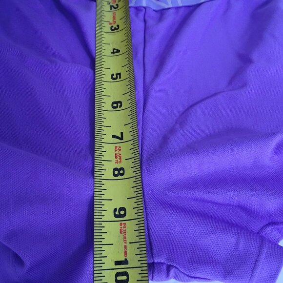 Under Armour HeatGear Purple Athletic Shorts Women Size M Running Workout FLAW - Picture 7 of 8